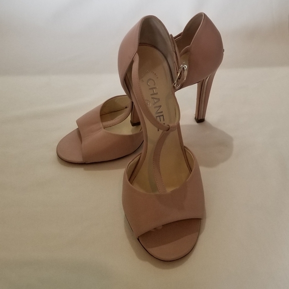 CHANEL Sandals size 5.5 light pink - Picture 3 of 9